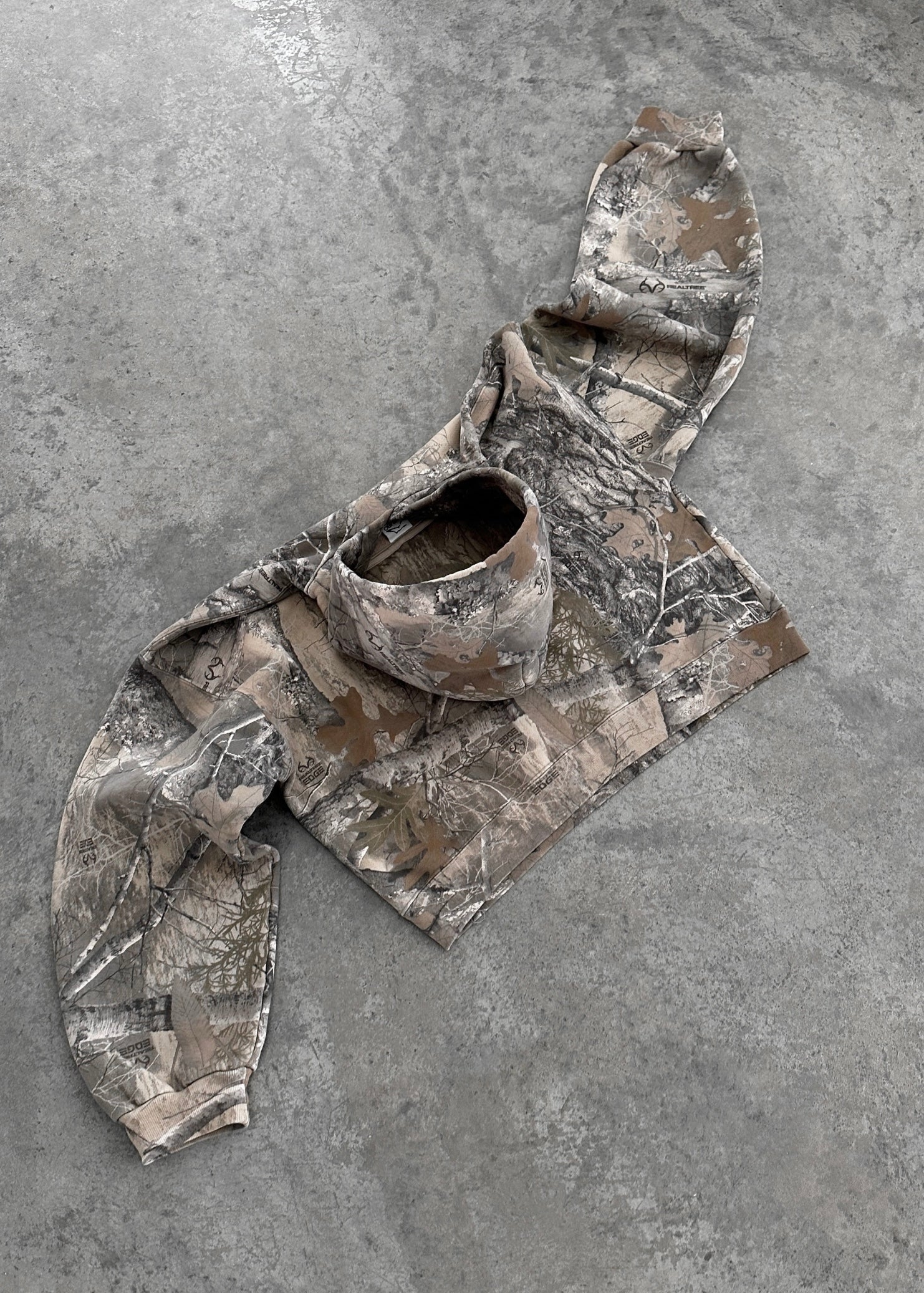 AKIMBO CAMO HOODIE