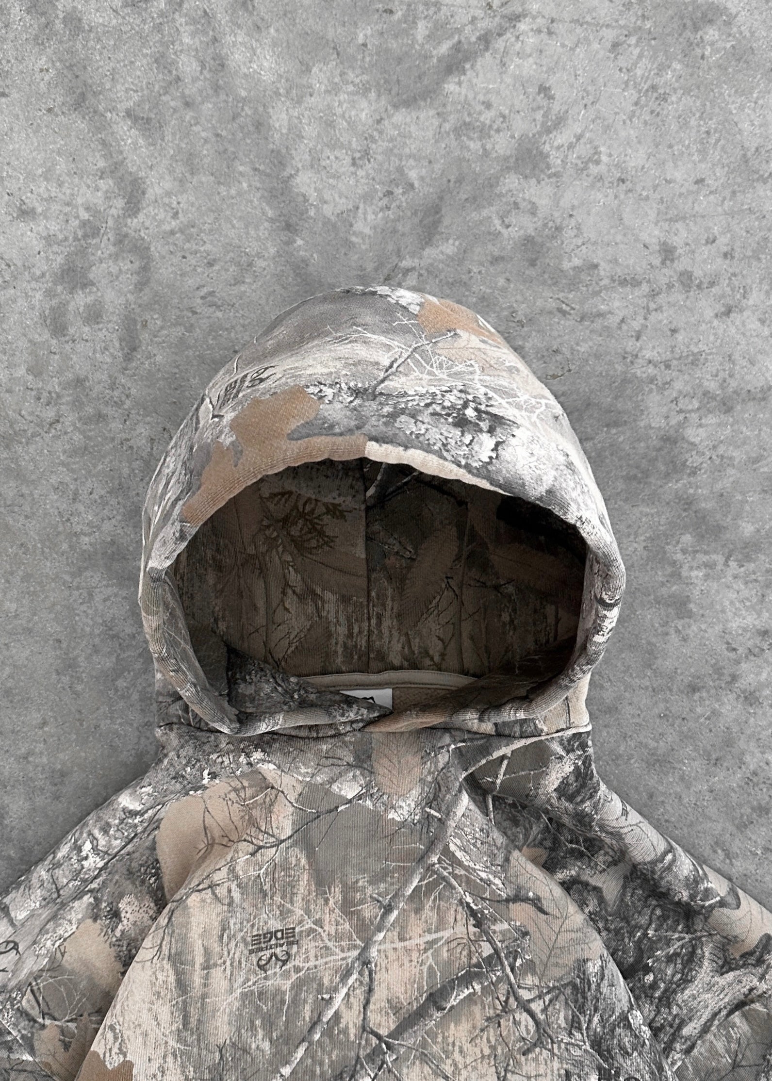 AKIMBO CAMO HOODIE