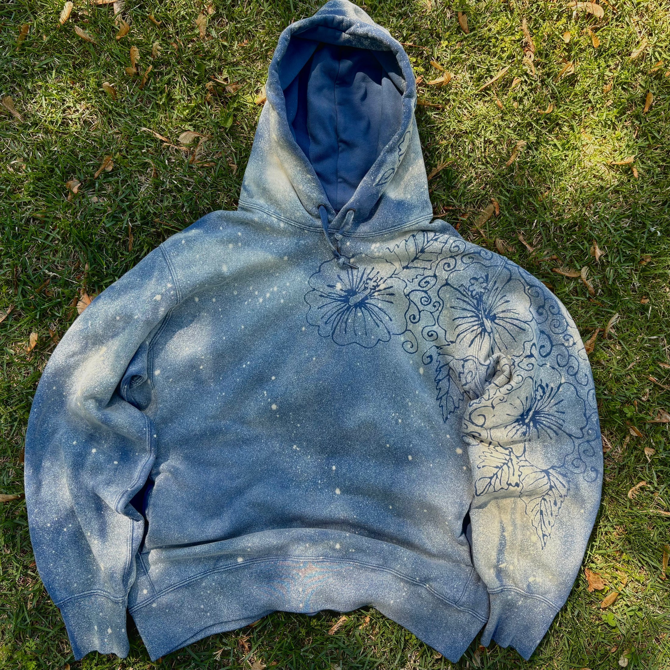 WAVE HOODIE